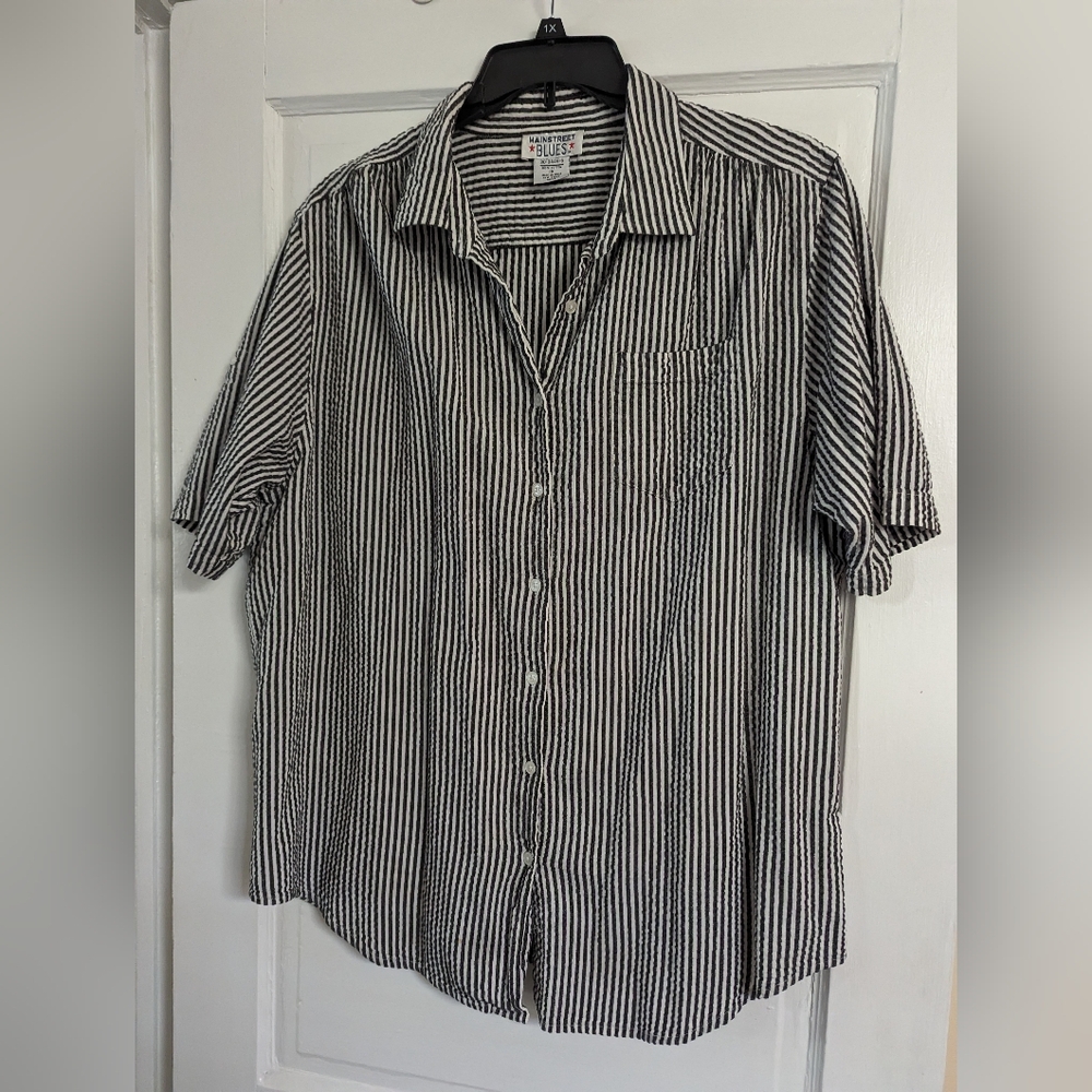 Short sleeved seersucker button up shirt